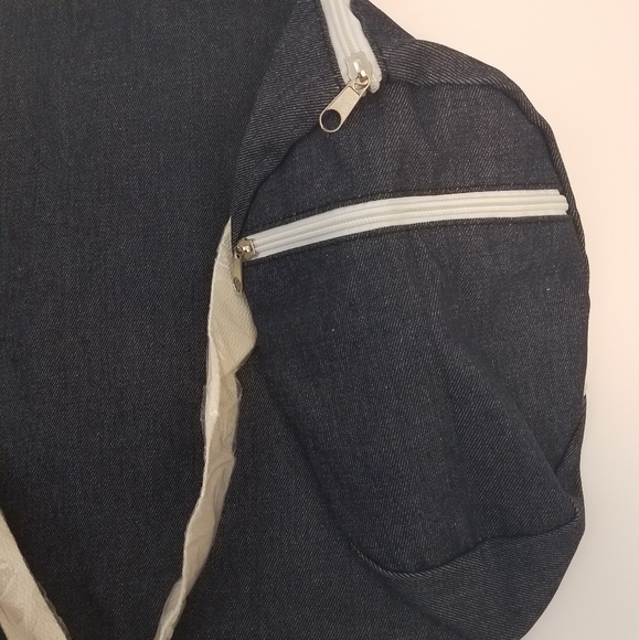 Small gym duffle navy blue lightly used - Picture 3 of 4